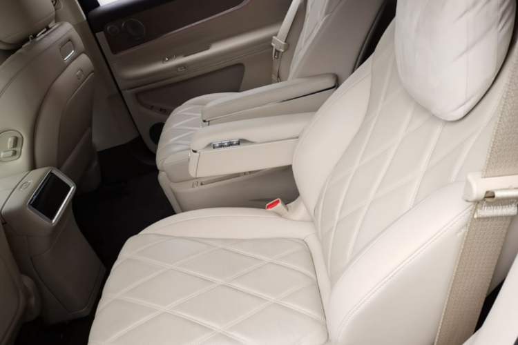 Used Hima AITO M9 2025 Pure Electric Ultra Version 100 kWh 6-Seater Model Left Rear Seat