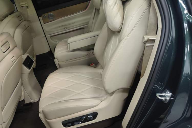 Used Hima AITO M9 2025 Extended-Range Ultra Version 52 kWh 6-Seater Left Rear Seat