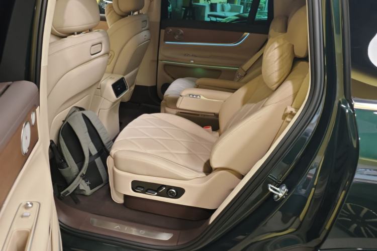 Used Hima AITO M9 2025 Pure Electric Ultra Version 100 kWh 6-Seater Model Left Rear Seat