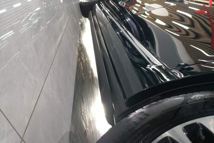 Used Hima AITO M9 2025 Extended-Range Ultra Version 52 kWh 6-Seater Left Side Sill