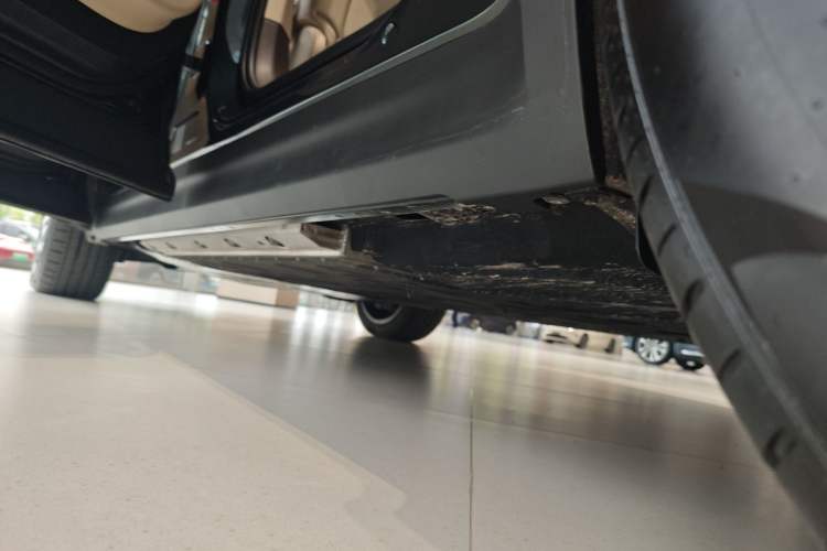 Used Hima AITO M9 2025 Extended-Range Ultra Version 52 kWh 6-Seater Left Side Sill
