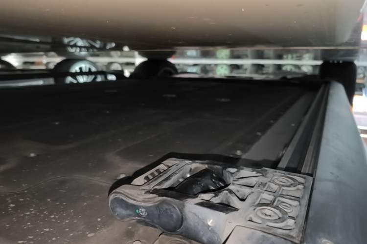 Used Hima AITO M9 2025 Pure Electric Ultra Version 100 kWh 6-Seater Model Left Side Sill