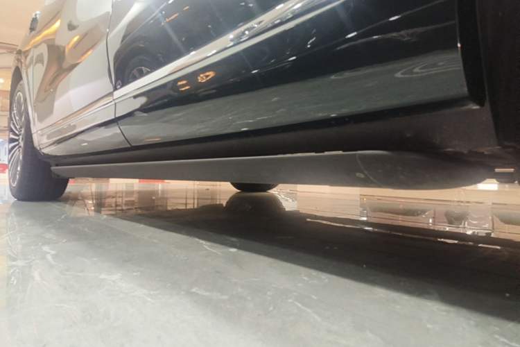 Used Hima AITO M9 2025 Pure Electric Ultra Version 100 kWh 6-Seater Model Left Side Sill