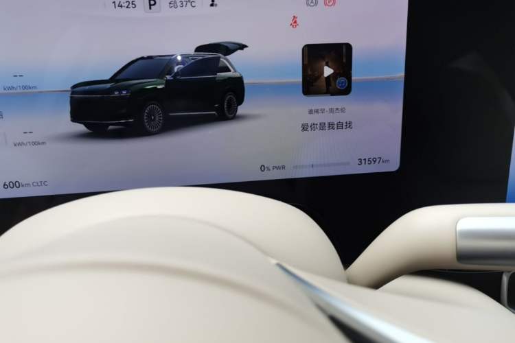 Used Hima AITO M9 2025 Pure Electric Ultra Version 100 kWh 6-Seater Model Odometer Close Up