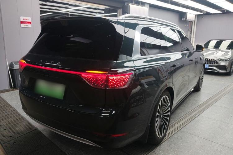 Used Hima AITO M9 2025 Extended-Range Ultra Version 52 kWh 5-Seater Edition Rear Right 45 Deg