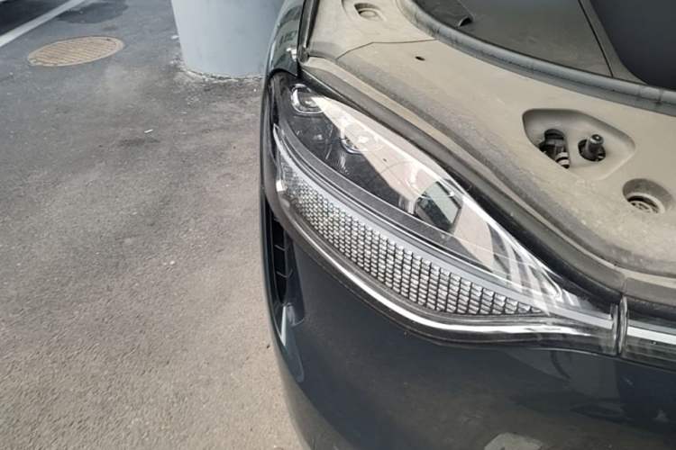 Used Hima AITO M9 2025 Pure Electric Ultra Version 100 kWh 6-Seater Model Right Front Headlight