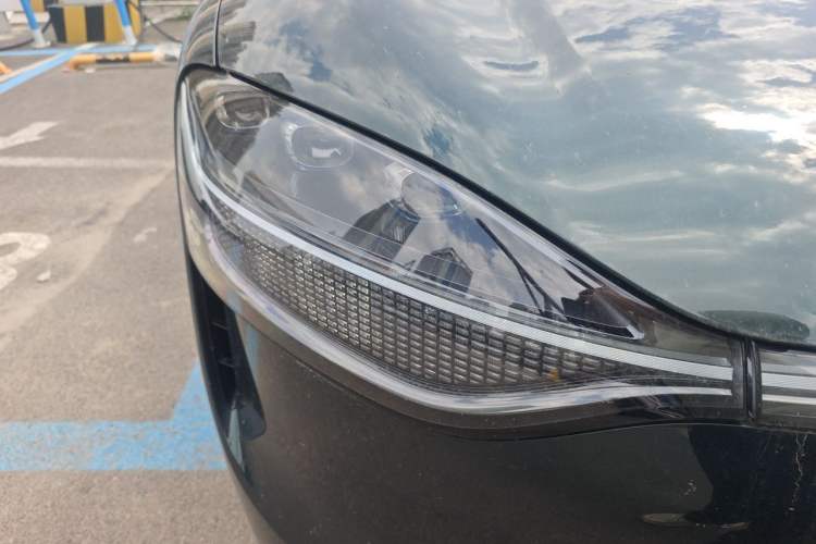 Used Hima AITO M9 2025 Extended-Range Ultra Version 52 kWh 5-Seater Edition Right Front Headlight