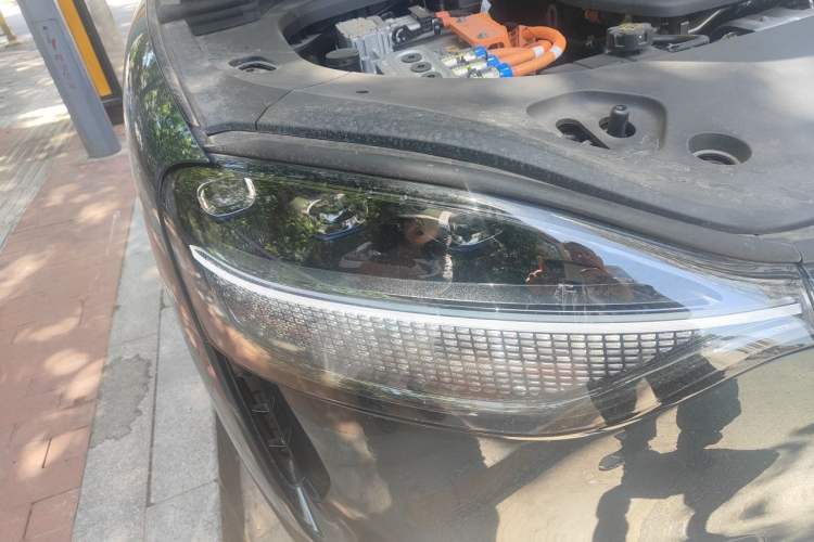 Used Hima AITO M9 2025 Extended-Range Max Version 52 kWh 6-Seater Edition Right Front Headlight