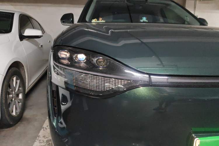 Used Hima AITO M9 2025 Extended-Range Ultra Version 52 kWh 6-Seater Right Front Headlight