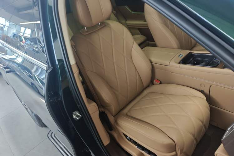 Used Hima AITO M9 2025 Extended-Range Ultra Version 52 kWh 6-Seater Right Front Seat