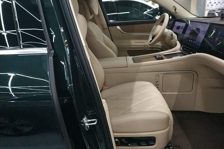 Used Hima AITO M9 2025 Pure Electric Ultra Version 100 kWh 6-Seater Model Right Front Seat