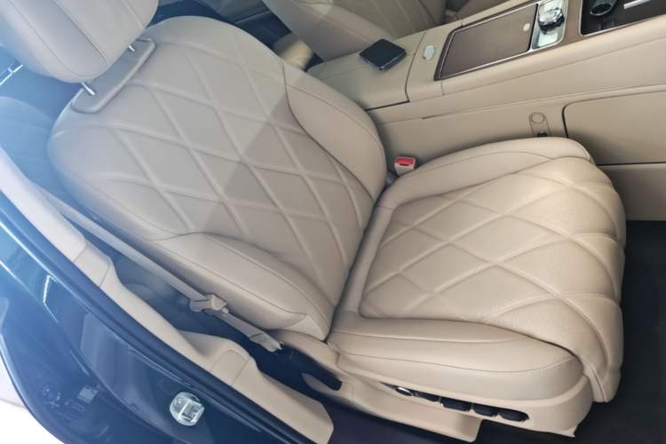 Used Hima AITO M9 2025 Extended-Range Ultra Version 52 kWh 6-Seater Right Front Seat