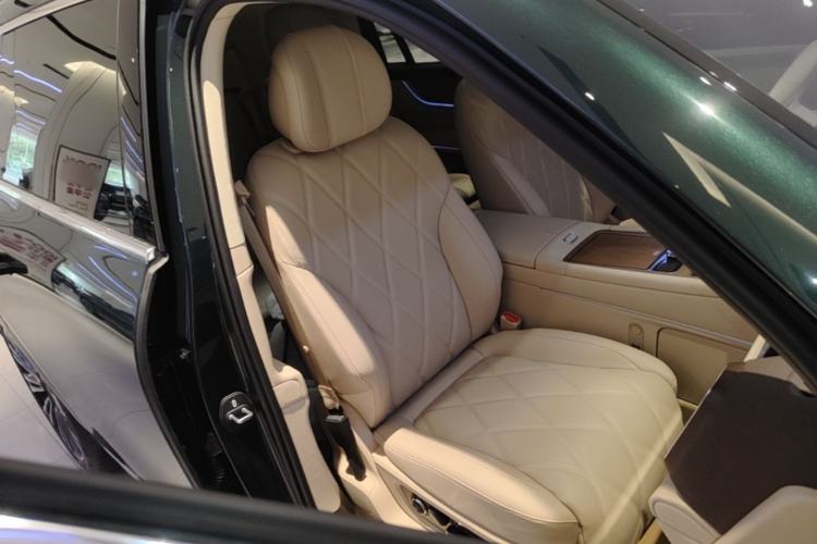Used Hima AITO M9 2025 Extended-Range Ultra Version 52 kWh 6-Seater Right Front Seat