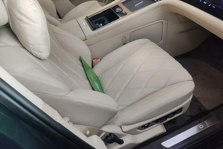 Used Hima AITO M9 2025 Pure Electric Ultra Version 100 kWh 6-Seater Model Right Front Seat