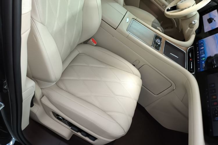 Used Hima AITO M9 2025 Pure Electric Ultra Version 100 kWh 6-Seater Model Right Front Seat