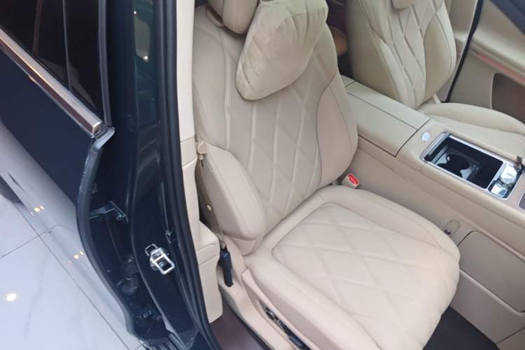 Used Hima AITO M9 2025 Pure Electric Ultra Version 100 kWh 6-Seater Model Right Front Seat