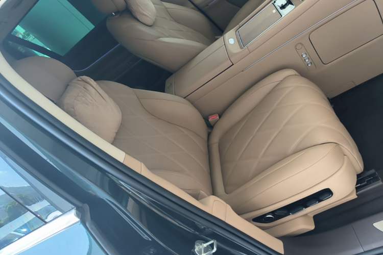 Used Hima AITO M9 2025 Extended-Range Ultra Version 52 kWh 5-Seater Edition Right Front Seat