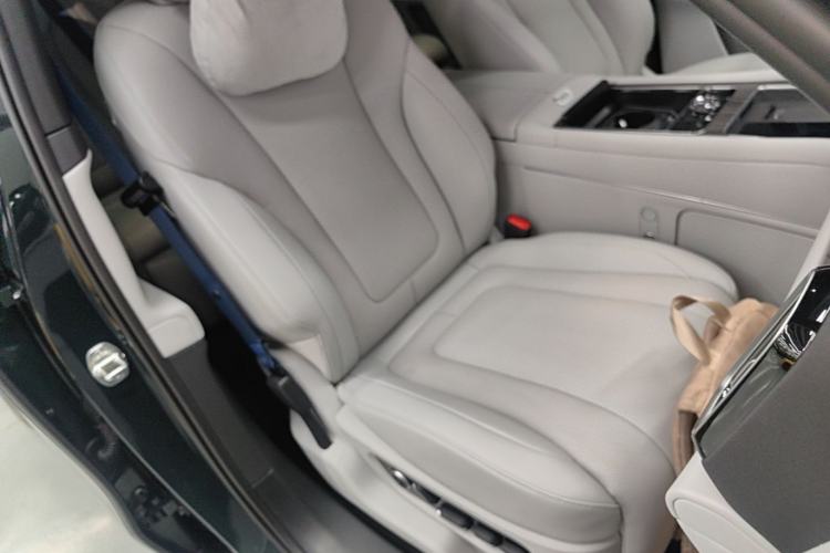 Used Hima AITO M9 2025 Extended-Range Max Version 52 kWh 6-Seater Edition Right Front Seat