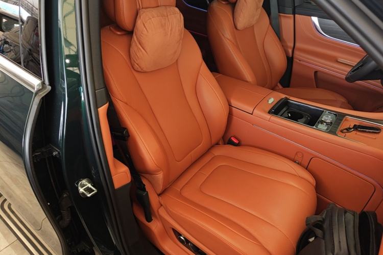 Used Hima AITO M9 2025 Extended-Range Ultra Version 52 kWh 5-Seater Edition Right Front Seat