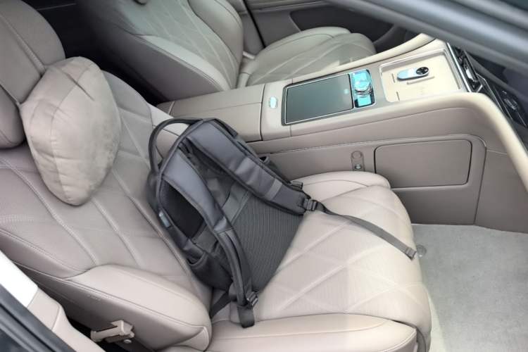 Used Hima AITO M9 2025 Extended-Range Ultra Version 52 kWh 5-Seater Edition Right Front Seat