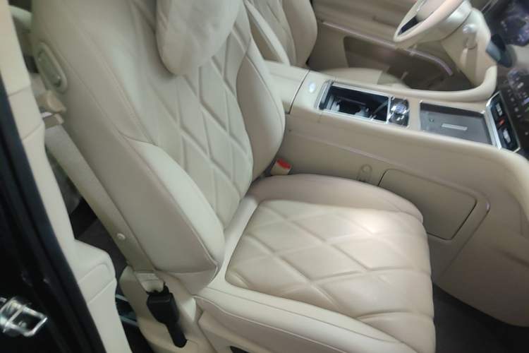 Used Hima AITO M9 2025 Extended-Range Ultra Version 52 kWh 6-Seater Right Front Seat