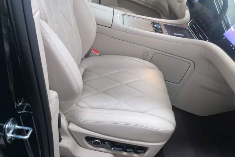 Used Hima AITO M9 2025 Pure Electric Ultra Version 100 kWh 6-Seater Model Right Front Seat