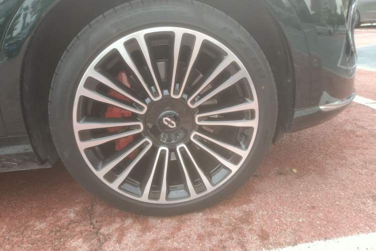 Used Hima AITO M9 2025 Extended-Range Ultra Version 52 kWh 6-Seater Right Front Wheel Hub