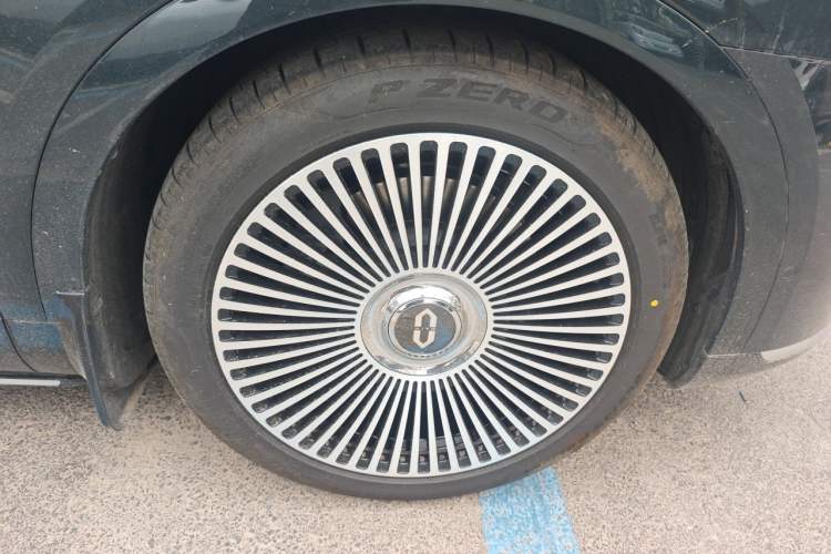 Used Hima AITO M9 2025 Extended-Range Ultra Version 52 kWh 5-Seater Edition Right Front Wheel Hub