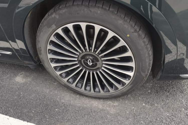 Used Hima AITO M9 2025 Pure Electric Ultra Version 100 kWh 6-Seater Model Right Front Wheel Hub