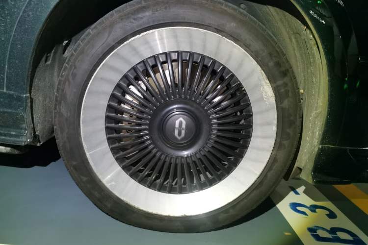 Used Hima AITO M9 2025 Extended-Range Ultra Version 52 kWh 6-Seater Right Front Wheel Hub