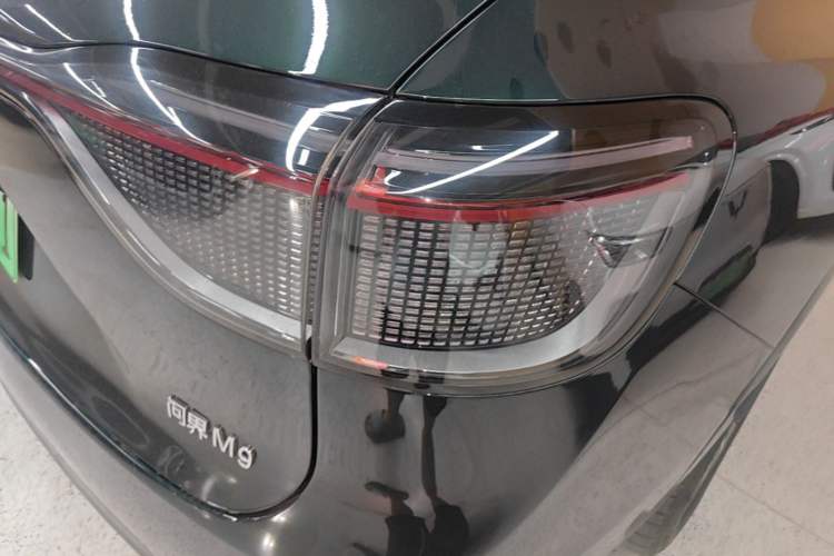 Used Hima AITO M9 2025 Extended-Range Max Version 52 kWh 6-Seater Edition Right Rear Taillight