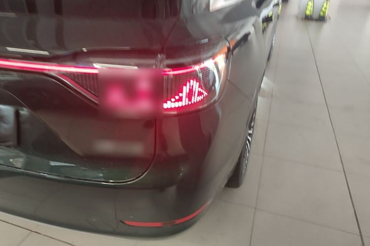 Used Hima AITO M9 2025 Pure Electric Ultra Version 100 kWh 6-Seater Model Right Rear Taillight