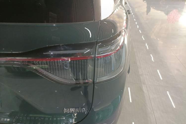 Used Hima AITO M9 2025 Extended-Range Ultra Version 52 kWh 6-Seater Right Rear Taillight
