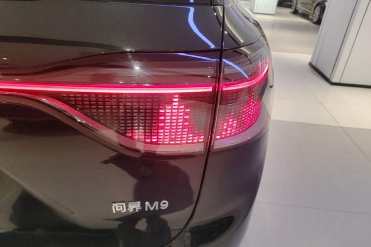 Used Hima AITO M9 2025 Extended-Range Ultra Version 52 kWh 6-Seater Right Rear Taillight