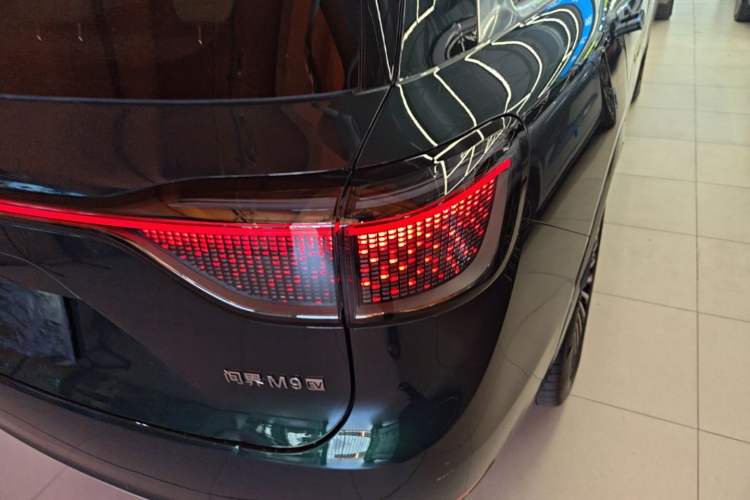 Used Hima AITO M9 2025 Pure Electric Ultra Version 100 kWh 6-Seater Model Right Rear Taillight