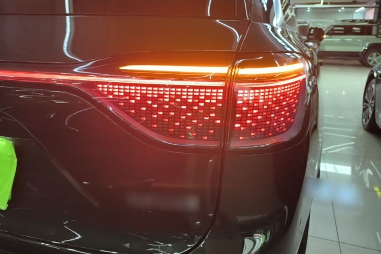 Used Hima AITO M9 2025 Pure Electric Ultra Version 100 kWh 6-Seater Model Right Rear Taillight
