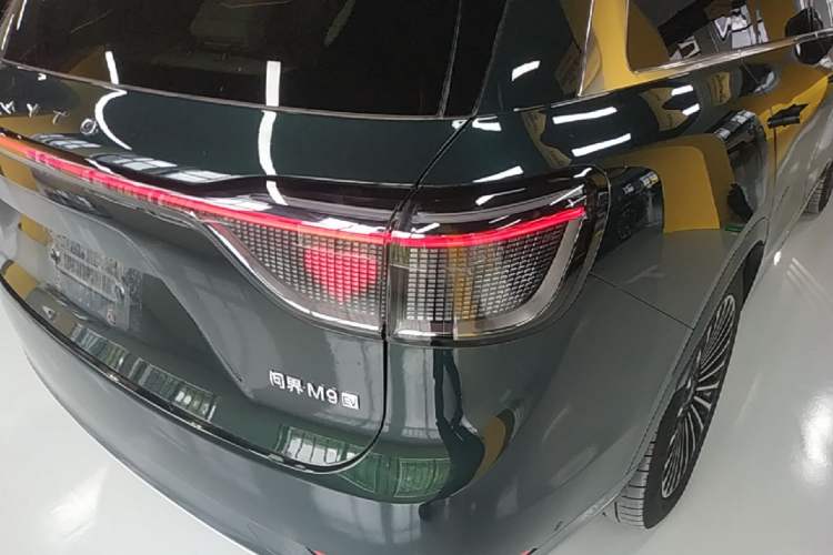 Used Hima AITO M9 2025 Pure Electric Ultra Version 100 kWh 6-Seater Model Right Rear Taillight