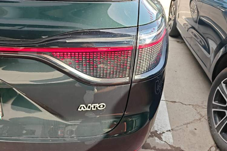 Used Hima AITO M9 2025 Extended-Range Max Version 52 kWh 6-Seater Edition Right Rear Taillight