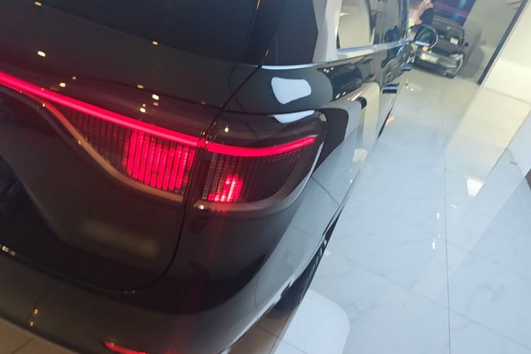Used Hima AITO M9 2025 Pure Electric Ultra Version 100 kWh 6-Seater Model Right Rear Taillight