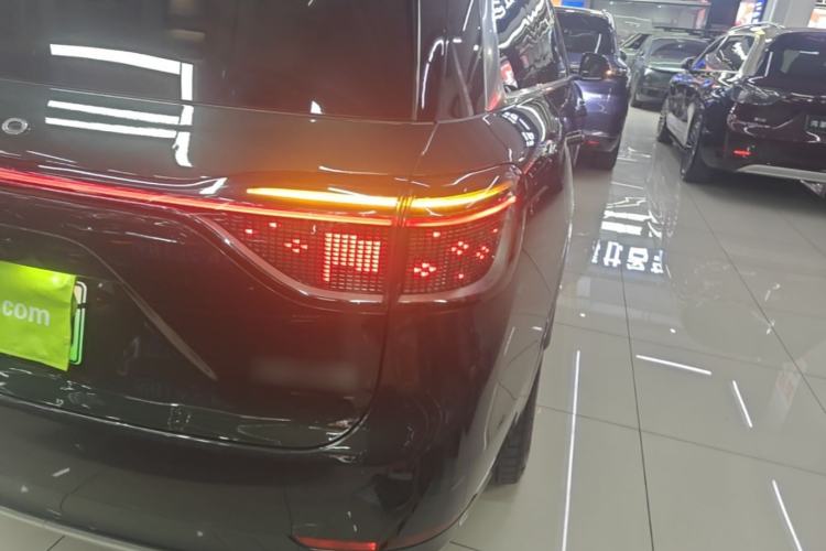 Used Hima AITO M9 2025 Pure Electric Ultra Version 100 kWh 6-Seater Model Right Rear Taillight