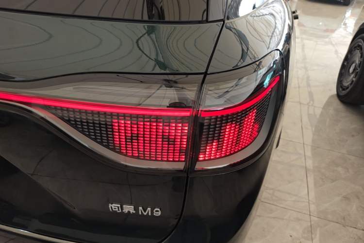 Used Hima AITO M9 2025 Extended-Range Ultra Version 52 kWh 5-Seater Edition Right Rear Taillight