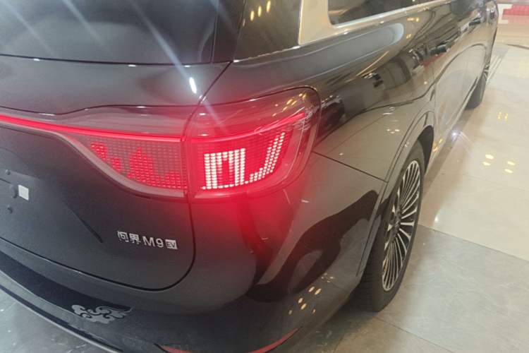 Used Hima AITO M9 2025 Pure Electric Ultra Version 100 kWh 6-Seater Model Right Rear Taillight