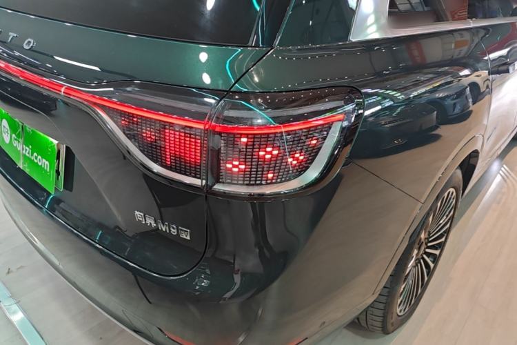 Used Hima AITO M9 2025 Pure Electric Ultra Version 100 kWh 6-Seater Model Right Rear Taillight