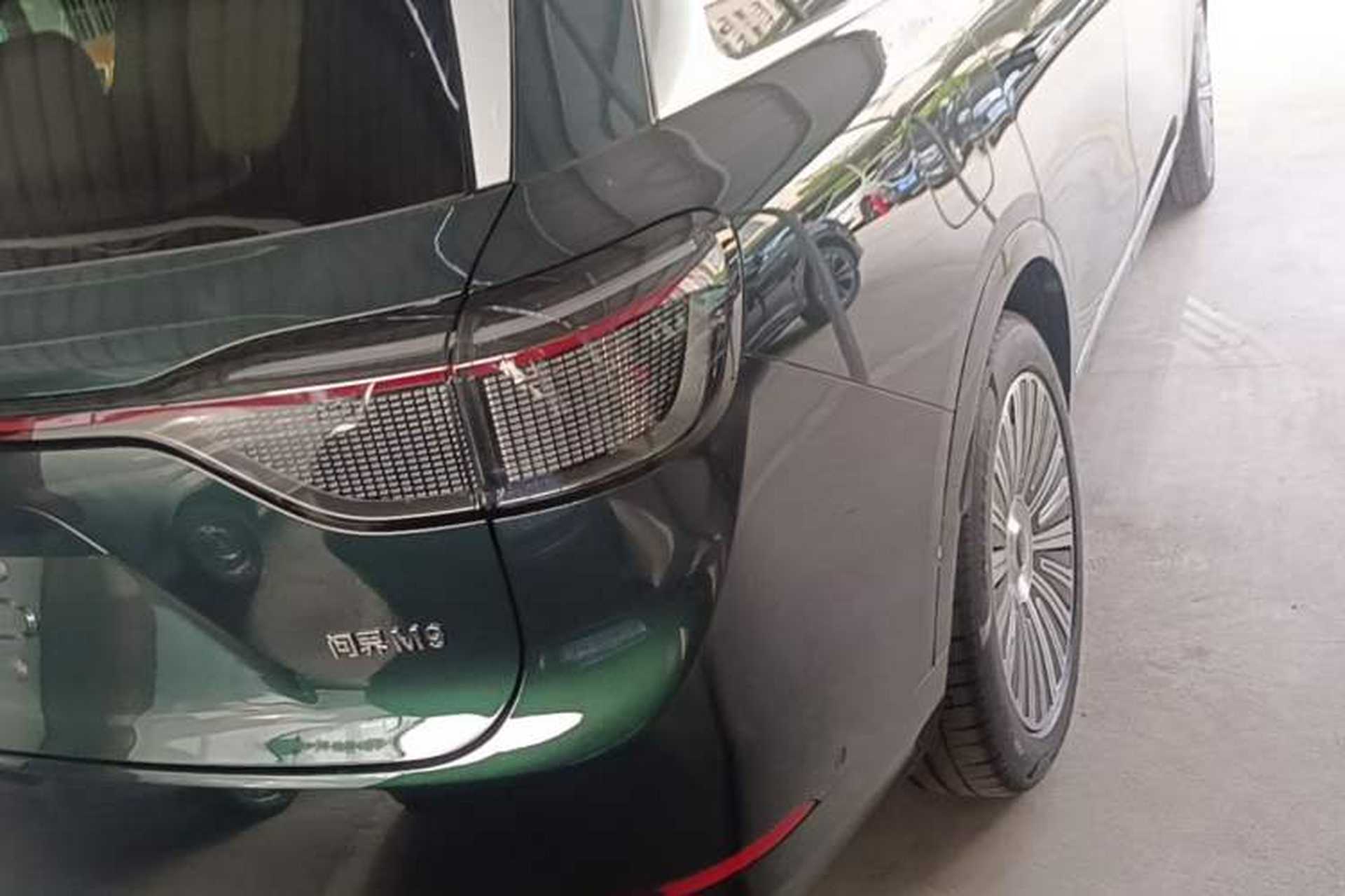 Used Hima AITO M9 2025 Extended-Range Ultra Version 52 kWh 6-Seater Right Rear Taillight