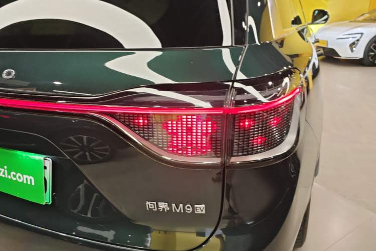 Used Hima AITO M9 2025 Pure Electric Ultra Version 100 kWh 6-Seater Model Right Rear Taillight