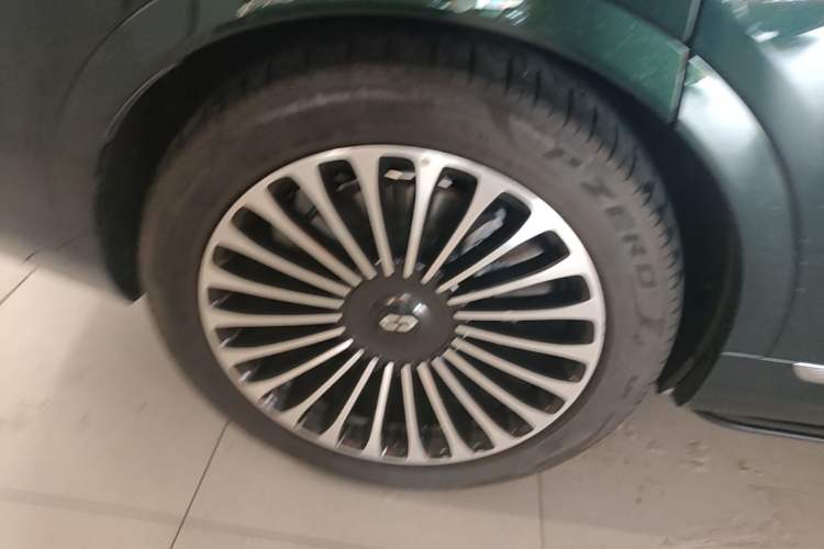 Used Hima AITO M9 2025 Pure Electric Ultra Version 100 kWh 6-Seater Model Right Rear Wheel Hub