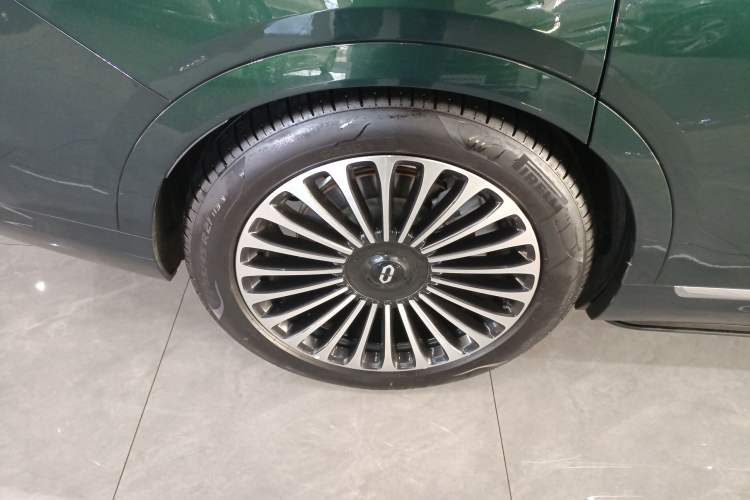Used Hima AITO M9 2025 Extended-Range Ultra Version 52 kWh 6-Seater Right Rear Wheel Hub