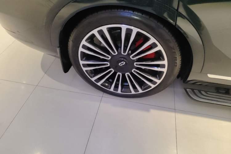 Used Hima AITO M9 2025 Extended-Range Ultra Version 52 kWh 6-Seater Right Rear Wheel Hub