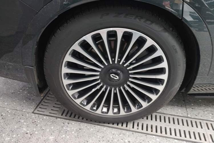 Used Hima AITO M9 2025 Extended-Range Ultra Version 52 kWh 5-Seater Edition Right Rear Wheel Hub