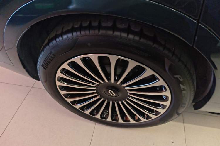 Used Hima AITO M9 2025 Pure Electric Ultra Version 100 kWh 6-Seater Model Right Rear Wheel Hub
